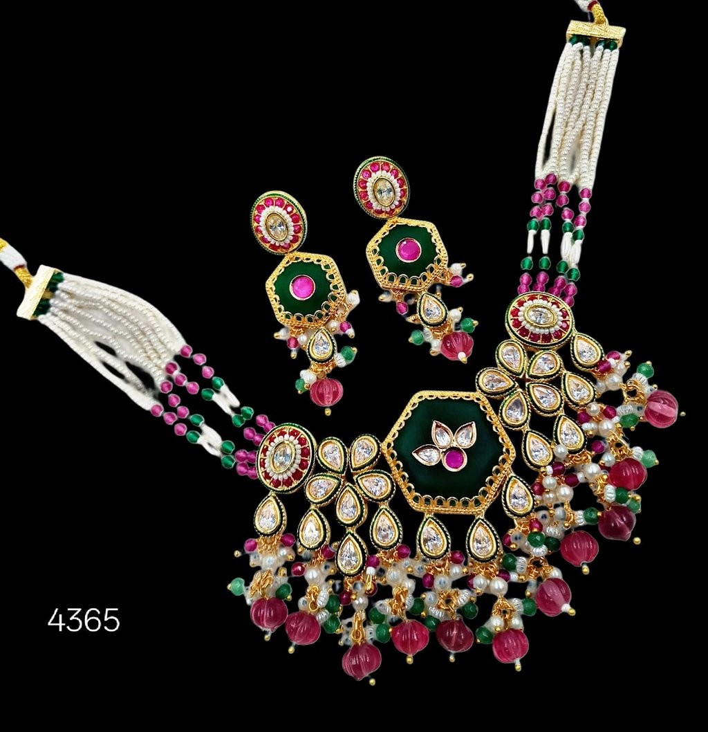 4365 KUNDAN SET (SA00864PB) Exquisite Kundan Jewelry Set